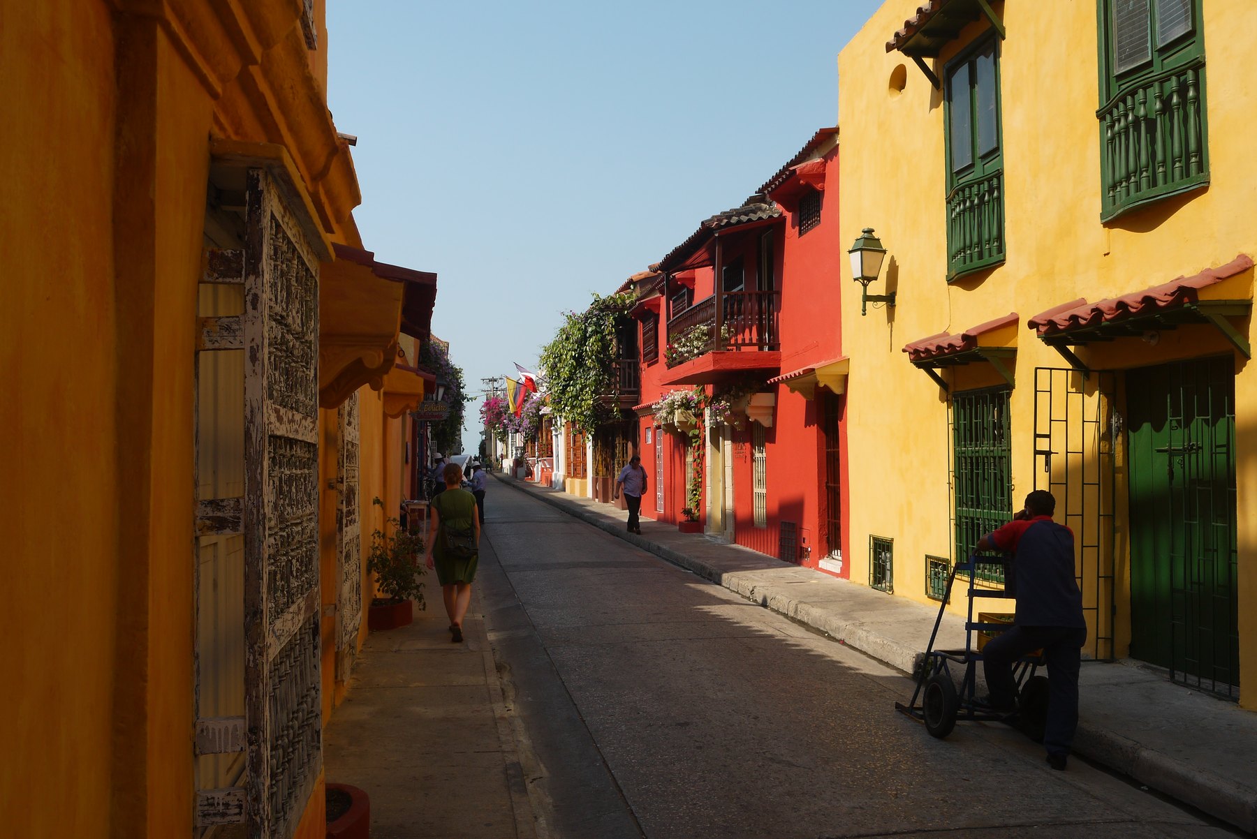 Straße mit bunten Häusern in Cartagena